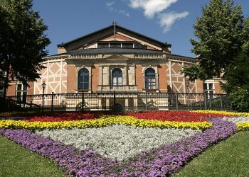 Bayreuth,  Festspielhaus :  RETOUR DE PÉLERINAGE