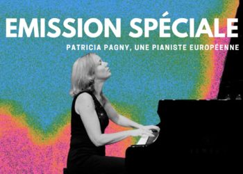 La pianiste Patrica Pagny jouant de son instrument